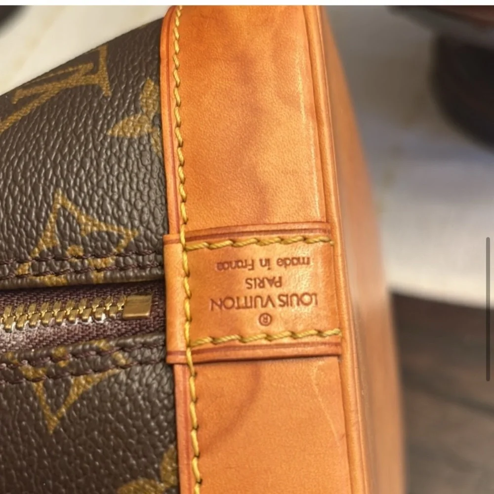 Louis Vuitton AlmaMonogram Handbag